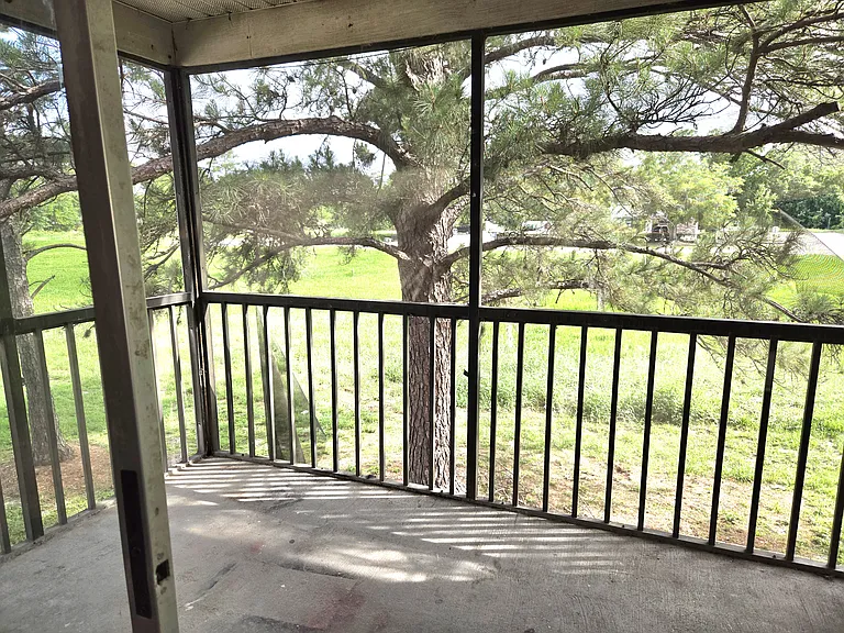 Screened balcony