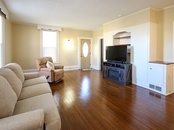 3rd image of 502 S Park St