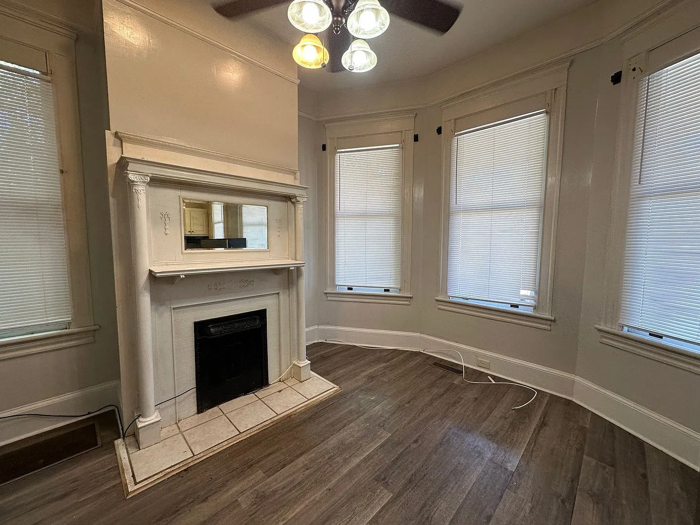 946 Magnolia St — Photo 2