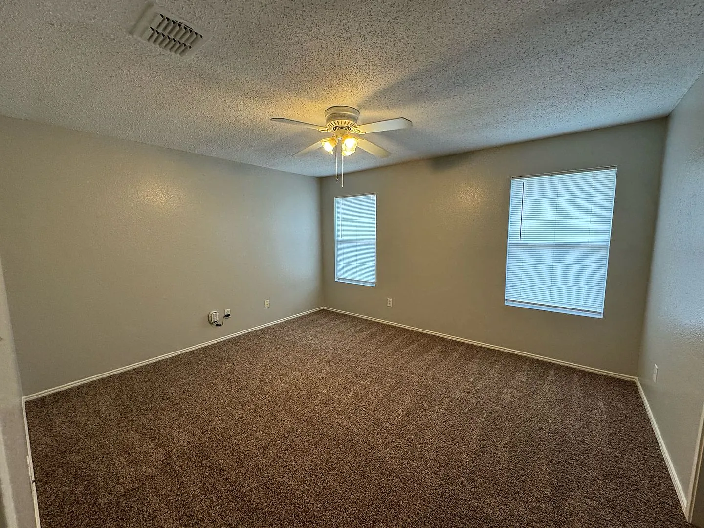 SpacIous Terrell Home! Move in ready — Photo 4