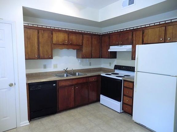 5th image of 1004 Hammack Ct