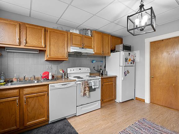 2nd image of 9 Magazine St APT D2