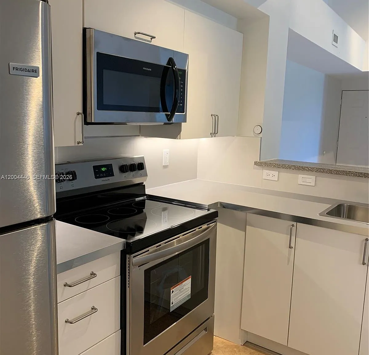 2 bed, 950 sqft, $2,350 — Photo 3