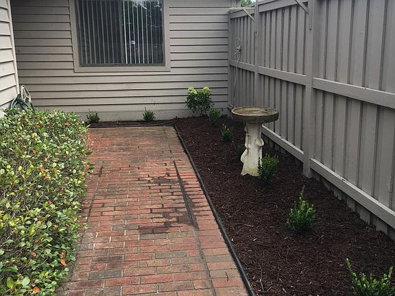 Enclosed courtyard/private