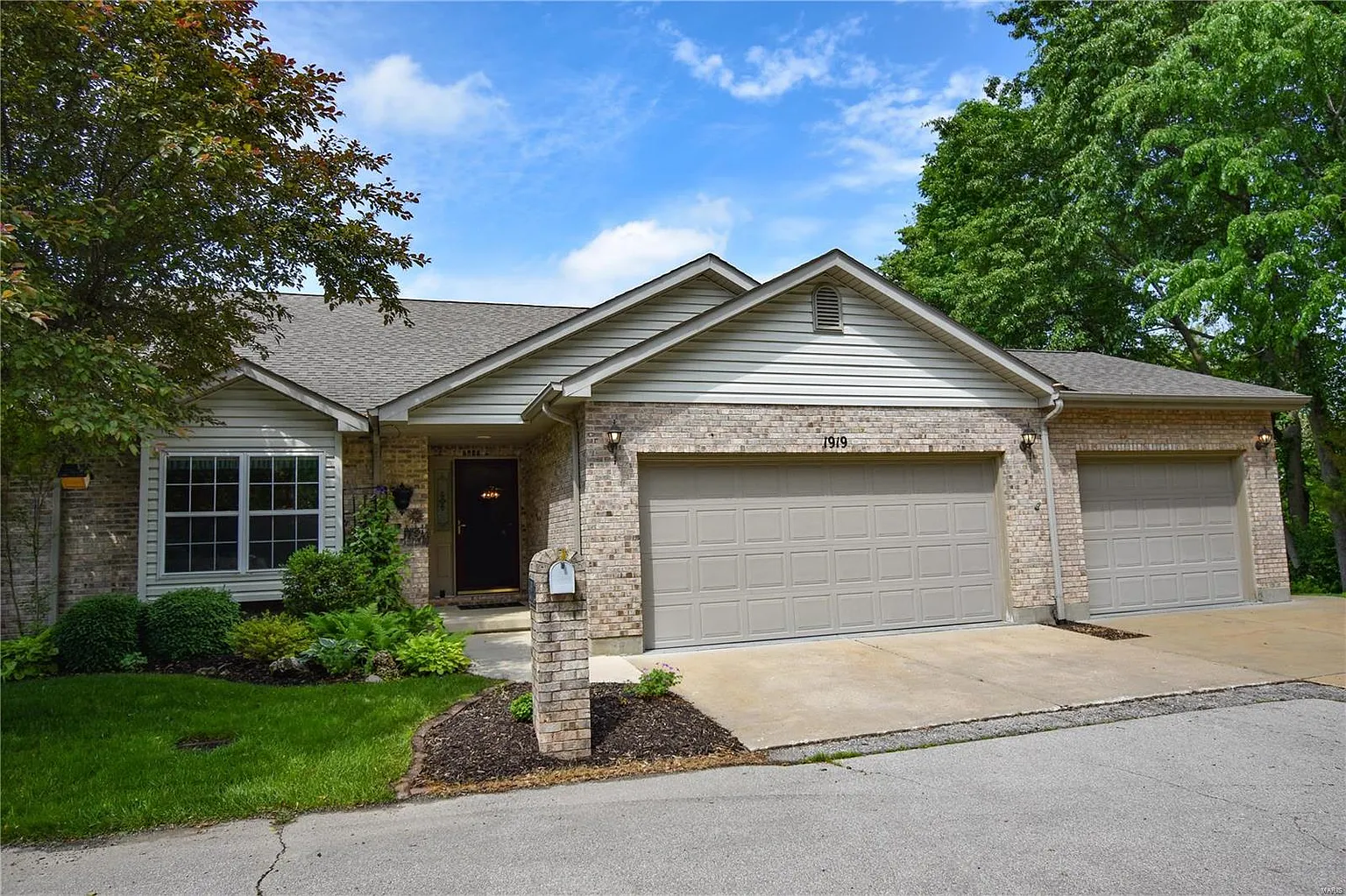 1919 Anna Leah Ln photo 1