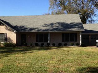 1735 Karen Ln, Beaumont, TX 77706