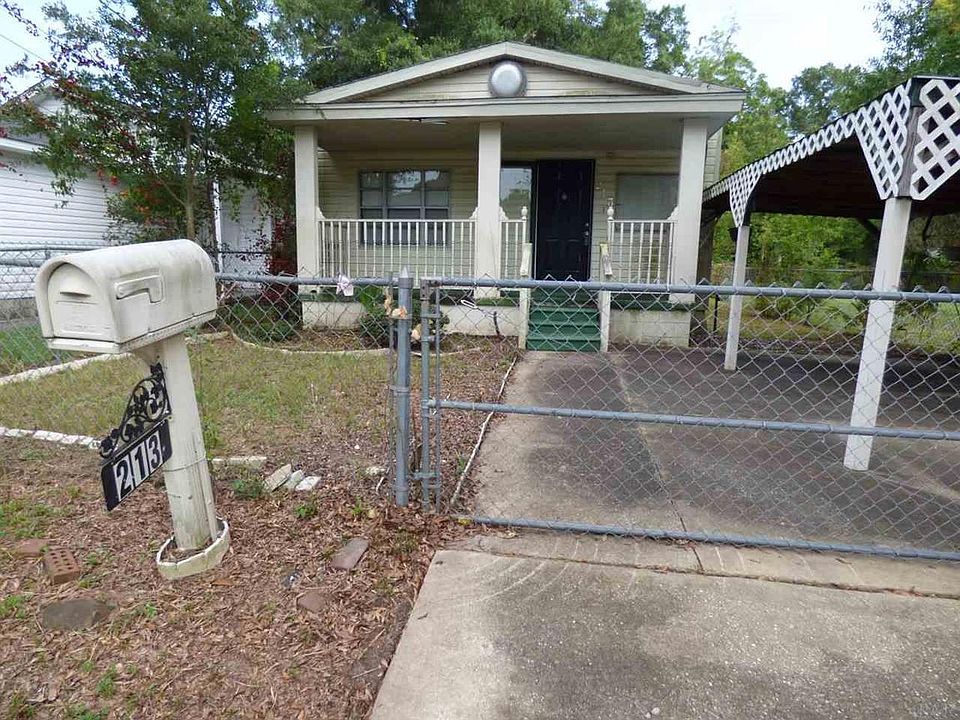 1st image of 213 E Hernandez St