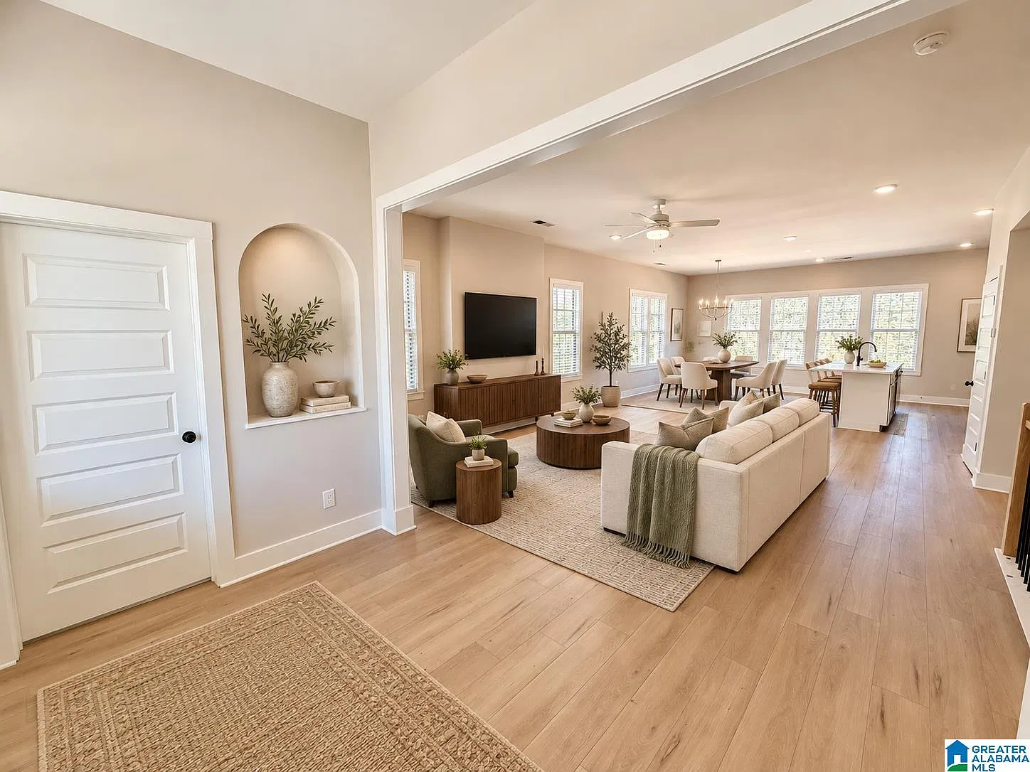 3 bed, 2.5 bath, 2206 sqft, $3,200 — Photo 2
