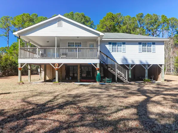 943 Waterfowl Ln, Huger, SC 29450