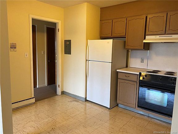 3rd image of 986 Whalley Ave APT G2