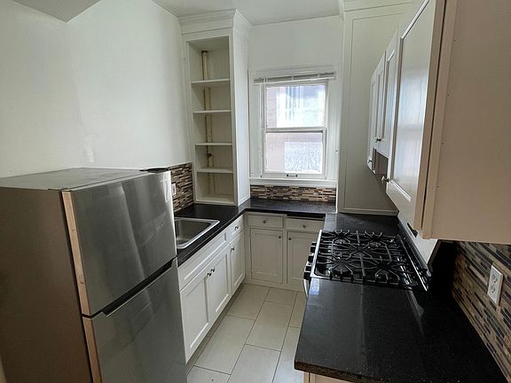 2nd image of 1429 Leavenworth St APT 302