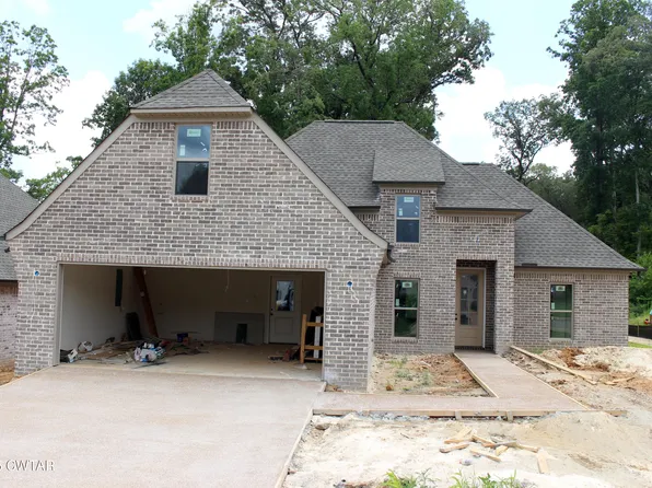 100 Emerald Breeze Dr, Jackson, TN 38305