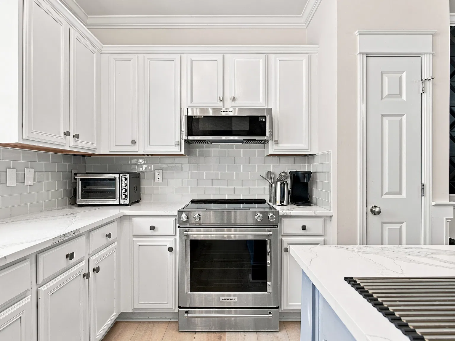 3 bed, 1350 sqft, $3,000 — Photo 4