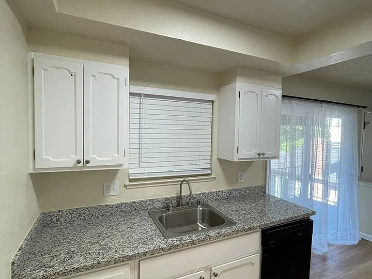 1337 Castlemont Ave — Photo 5