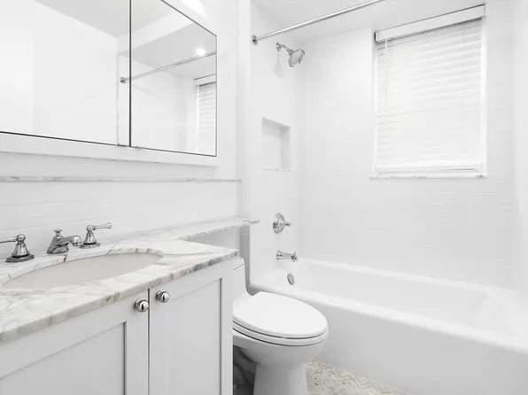 945 5th Avenue image 7 of 8