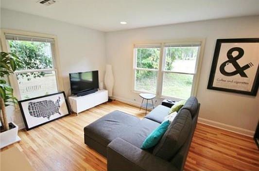 4th image of 4304 Caswell Ave
