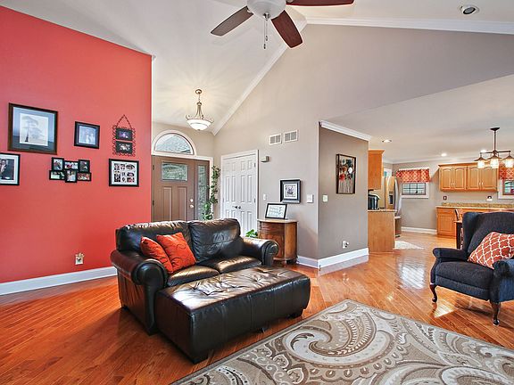 5th image of 112 N Hamilton Dr