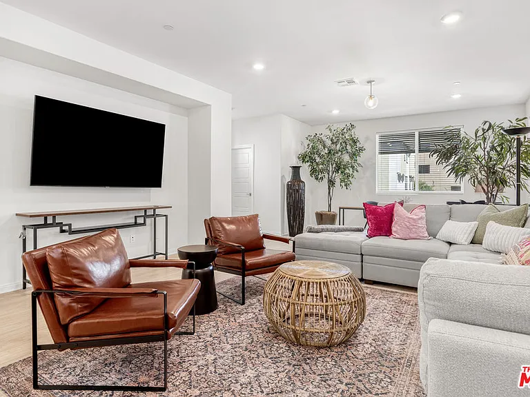 768 Daniel Freeman Cir — Photo 1