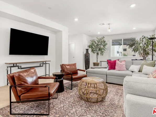 768 Daniel Freeman Cir, Inglewood, CA