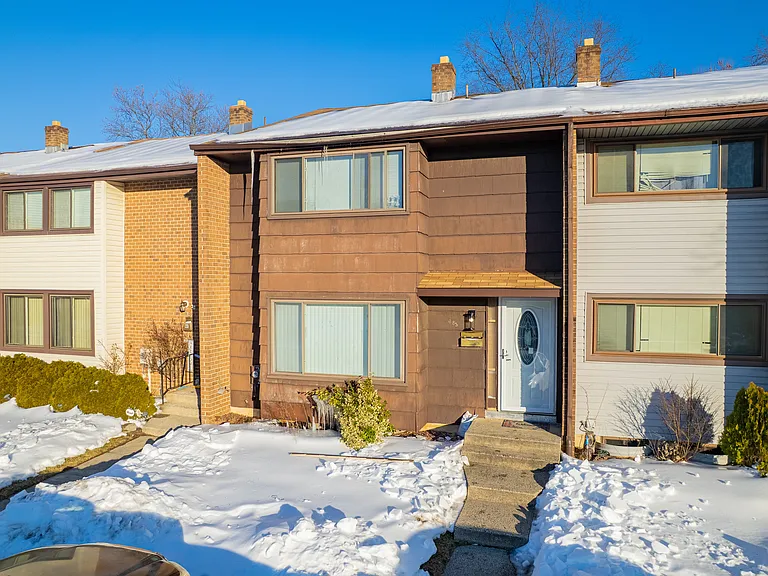 685 Ithaca Pl — Photo 21