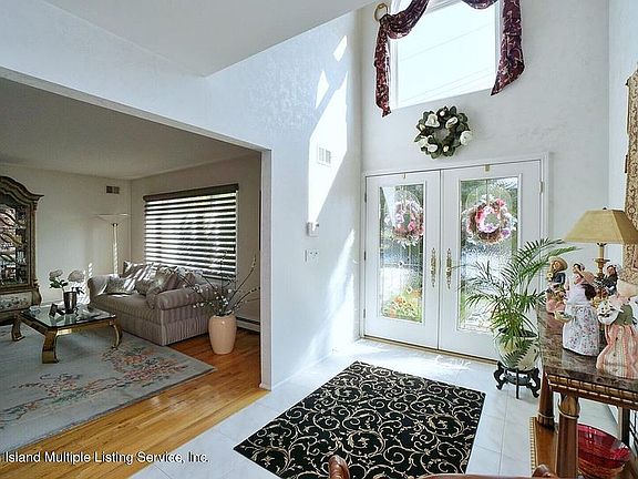 5th image of 145 Burton Ave