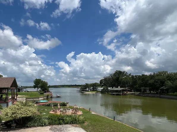 552 Harbor Cir, Azle, TX 76020