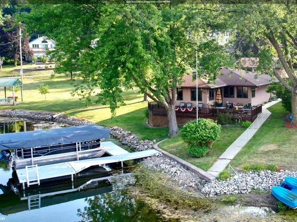 2100 S Lakeshore Dr, Brooklyn, IA 52211