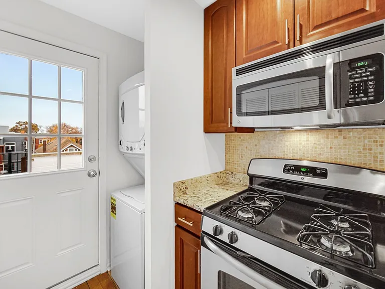 2218 W Augusta Blvd — Photo 9