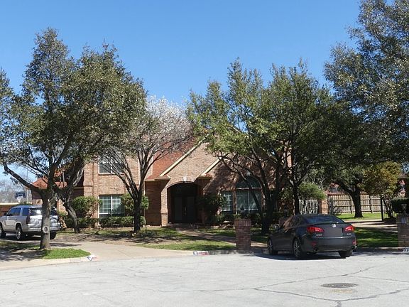 3rd image of 2730 Canyon Crest Ct