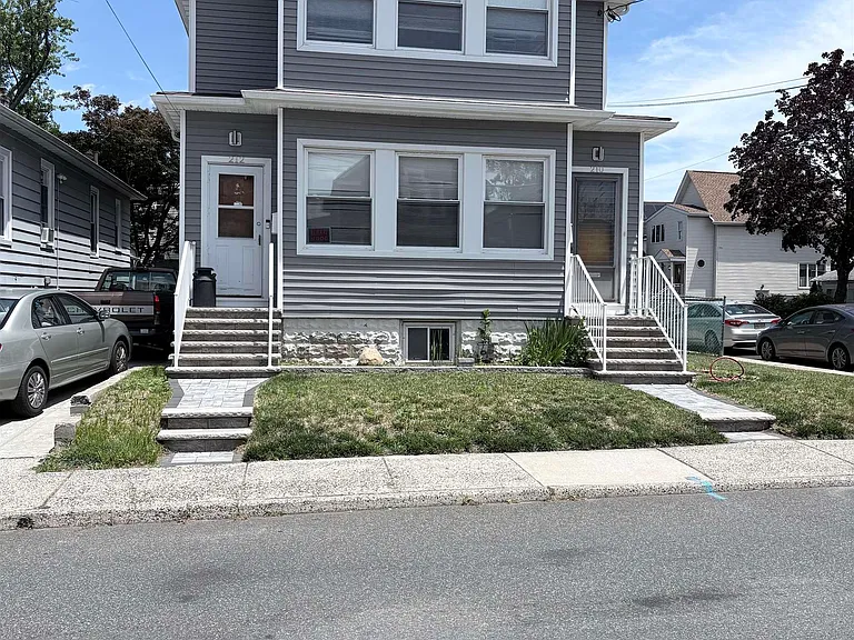 210 Franklin St #2 — Photo 10