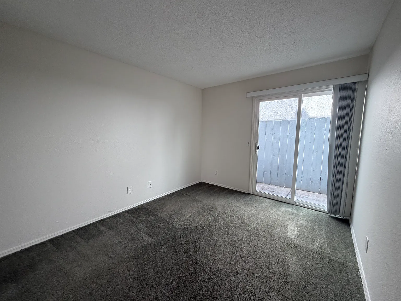 3 bed, 850 sqft, $2,600 — Photo 4
