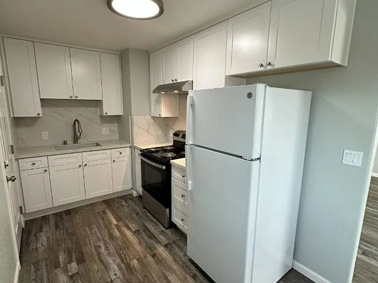 732 Sunset Blvd — Photo 6