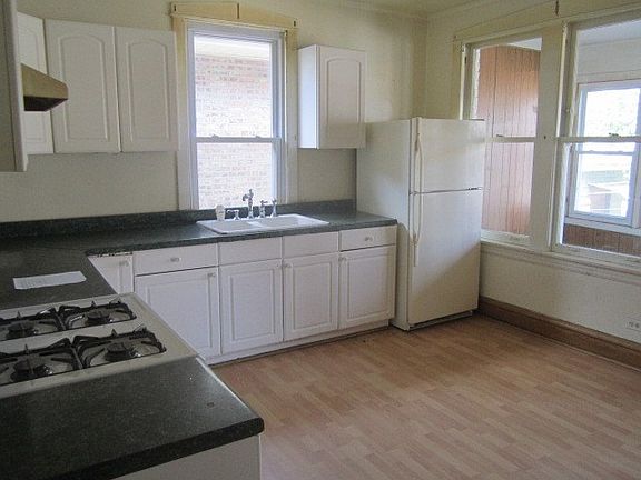 4th image of 2333 S 60th Ct