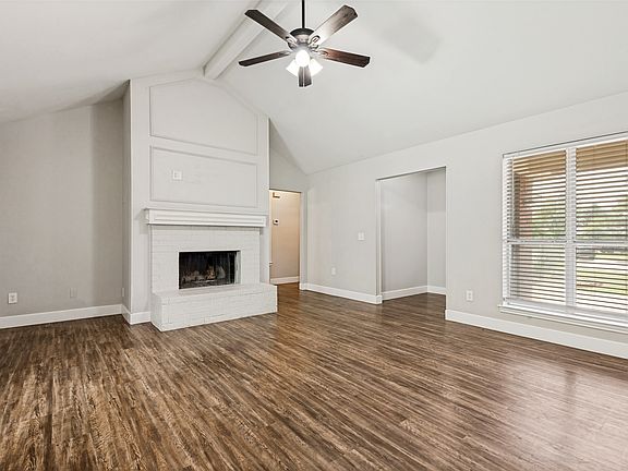 2nd image of 1004 Oak Grove Ln
