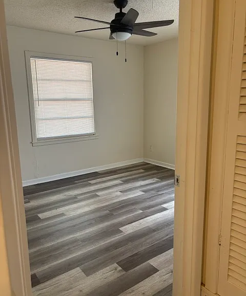 942 Forrest Ave — Photo 12