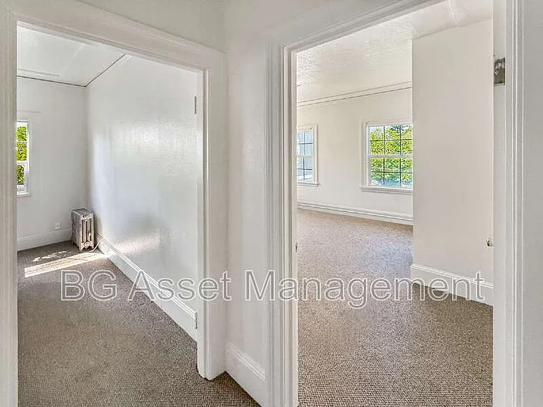 1000 E 33rd St #301 — Photo 13