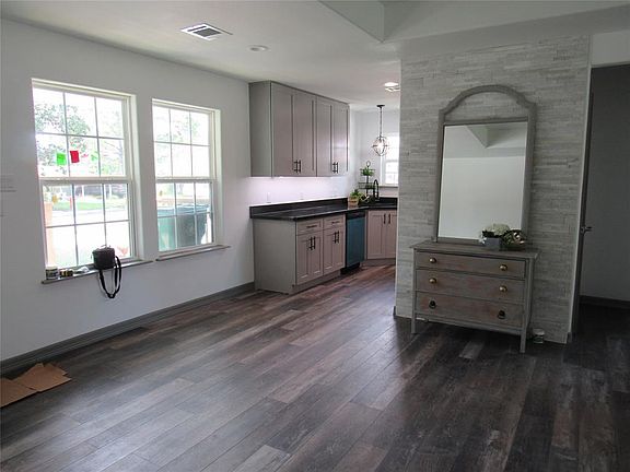 3rd image of 126 McMasters Ave