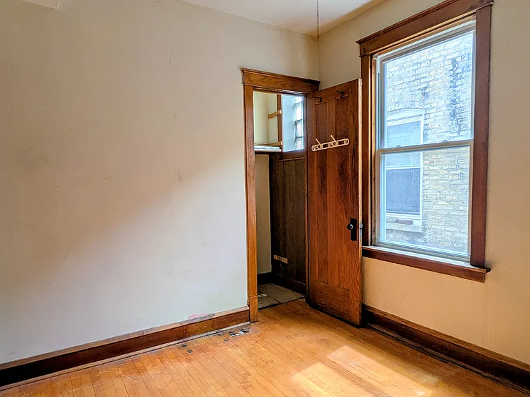 3427 N Hamlin Ave #2 — Photo 8