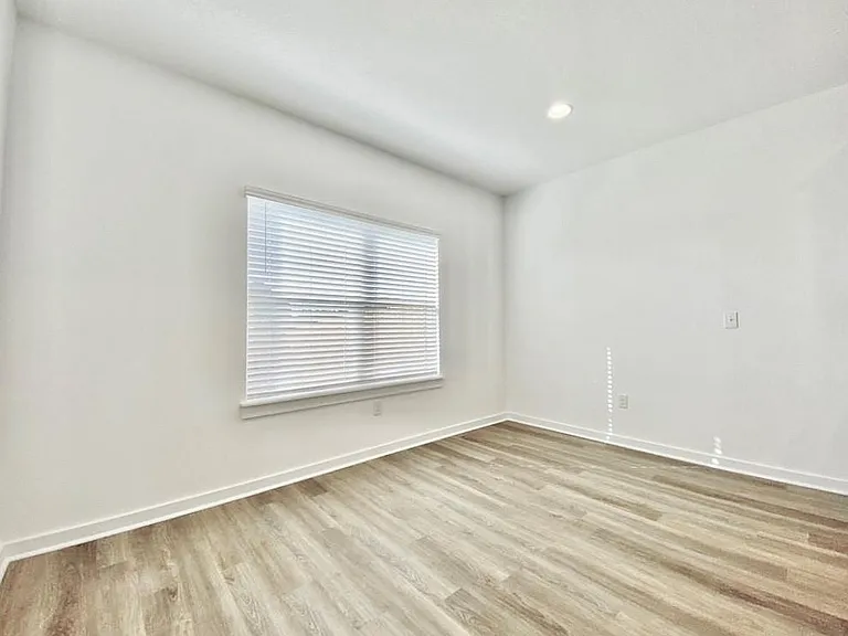 1837 Bonham Ln — Photo 11