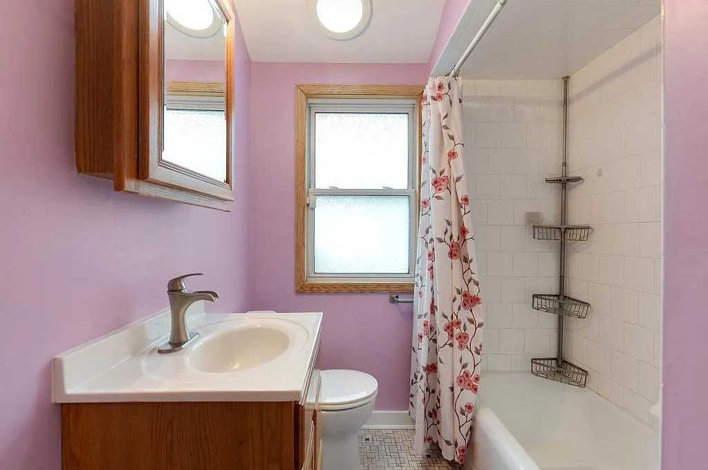 186 Curtice St E — Photo 2