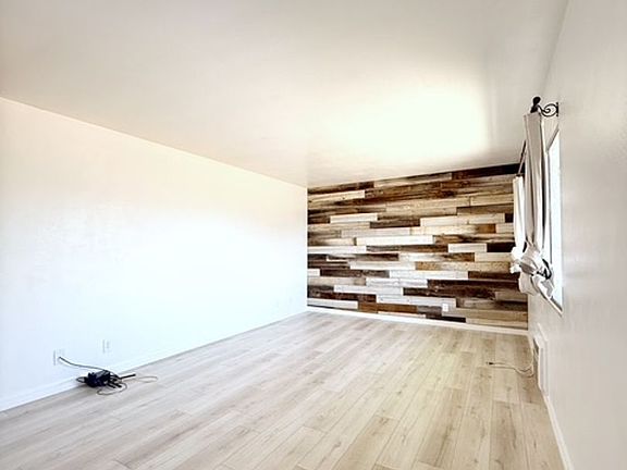 2nd image of 426 Moran St #7