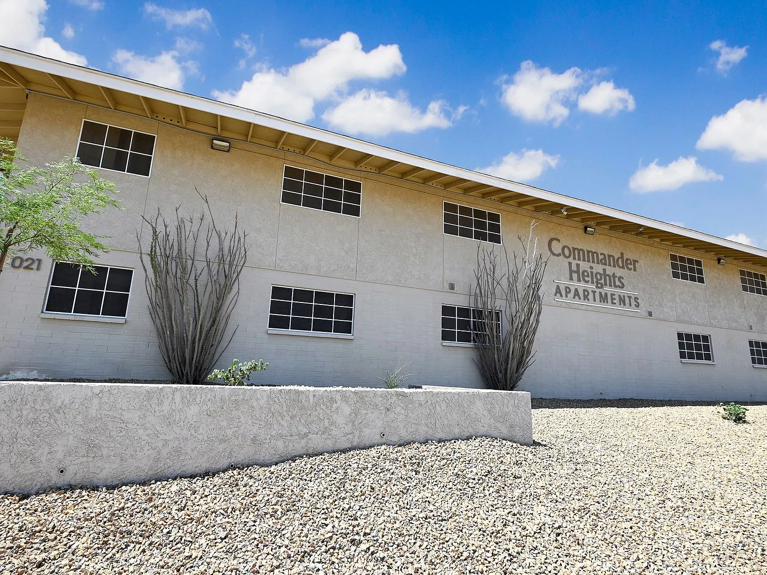 Commander Apartments — Photo 1
