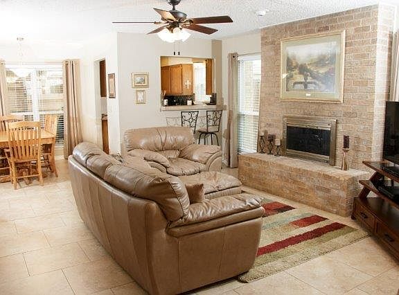 2nd image of 2818 Meadow Park Dr