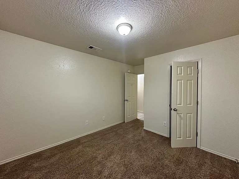 2403 Lavender Ln — Photo 41
