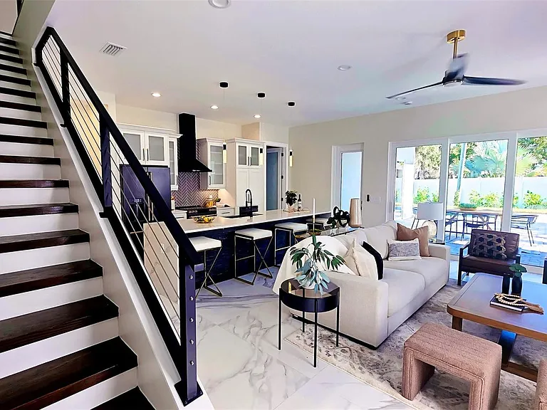 1156 Cocoanut Ave — Photo 15