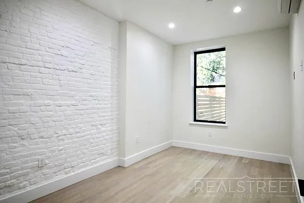 Rented by Real Street Inc | media 4