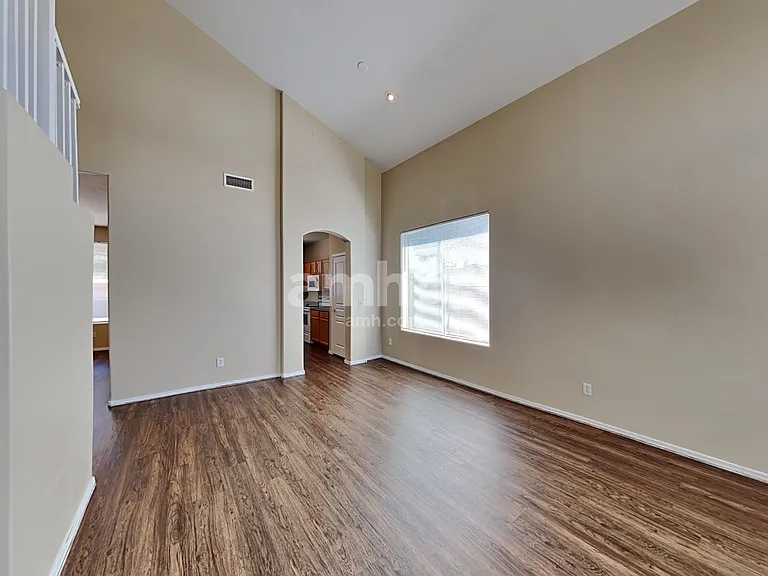 10859 W Locust Ln — Photo 8