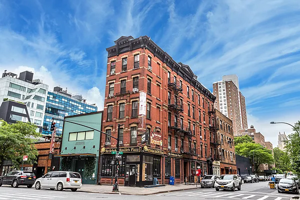 Rented by REAL New York | media 21
