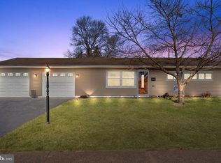 56 Old Pond Rd, Levittown, PA 19057