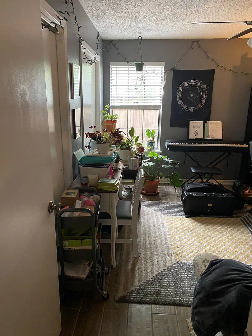 EL107 — Photo 2
